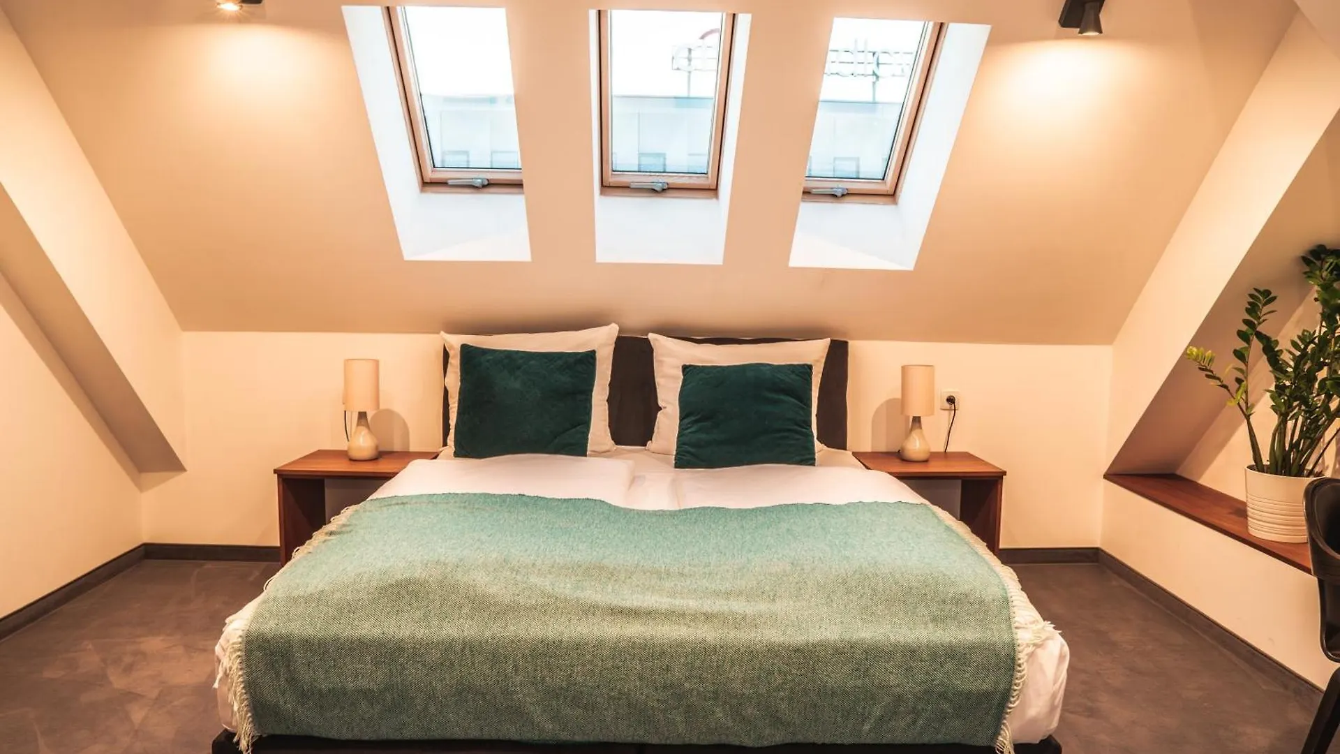 Brassel Aparthotel contacts
